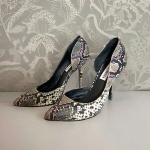 Steve Madden ‘Groovi’ Pixel Patterned Heel